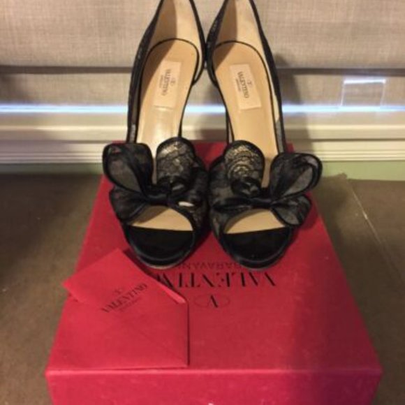 Valentino, black lace D'Orsay, open toe with bow; size 38, 4.5 inch heel. - Picture 5 of 7